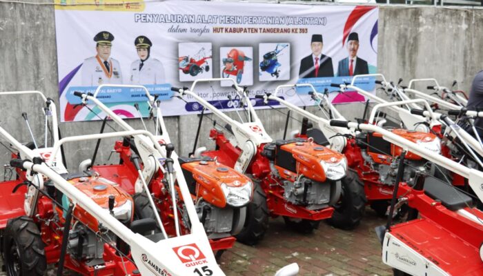 Pemkab Tangerang Serahkan 37 Unit Alsintan untuk Dukung Produktivitas Petani