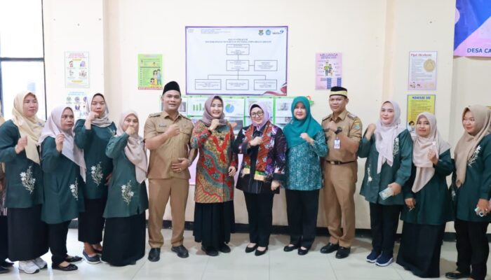 Wabup Tangerang Intan Nurul Hikmah Apresiasi Program Sekolah Lansia Desa Caringin