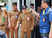 Wabup Intan Tinjau Rumah Hasil Bedah RTLH di Kronjo, Serahkan Bantuan untuk Warga Cirumpak