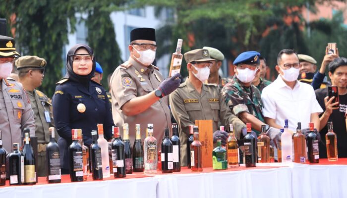 Pemkab Bogor dan Bea Cukai Musnahkan 1,8 Juta Batang Rokok Ilegal Senilai Rp2,8 Miliar