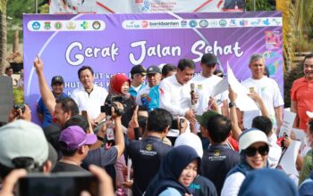 Bupati Tangerang Tebar Benih Ikan dan Lepas Peserta Gerak Jalan Sehat Peringati Enam Momentum Nasional