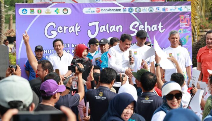 Bupati Tangerang Tebar Benih Ikan dan Lepas Peserta Gerak Jalan Sehat Peringati Enam Momentum Nasional