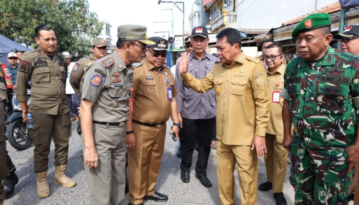 Bupati Tangerang Tinjau Pembongkaran untuk Normalisasi Gorong-gorong di Villa Tangerang Elok, Atasi Banjir Tahunan