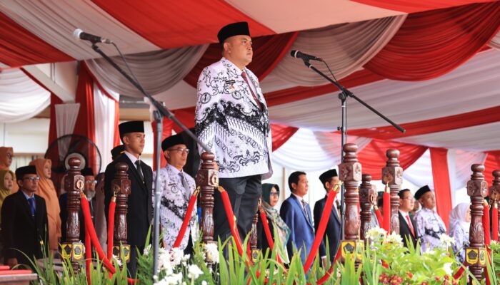 Bupati Bogor Pimpin Upacara Hari Guru Nasional 2025, Pemerintah Siapkan Beasiswa dan Tunjangan bagi Guru