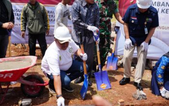 Peletakan Batu Pertama Koperasi Kelurahan Merah Putih Pakansari, Bupati Bogor dan Menkop UKM Sepakati Penguatan Ekonomi Kerakyatan