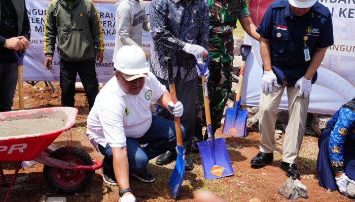 Peletakan Batu Pertama Koperasi Kelurahan Merah Putih Pakansari, Bupati Bogor dan Menkop UKM Sepakati Penguatan Ekonomi Kerakyatan
