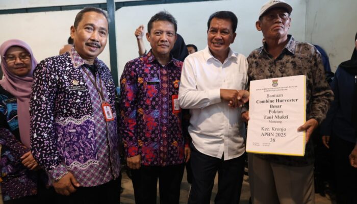 Bupati Tangerang Serahkan Bantuan Alsintan kepada 140 Kelompok Tani