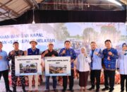 Bupati Tangerang Serahkan 9 Kapal Tangkap Ikan untuk Nelayan Pesisir Kronjo