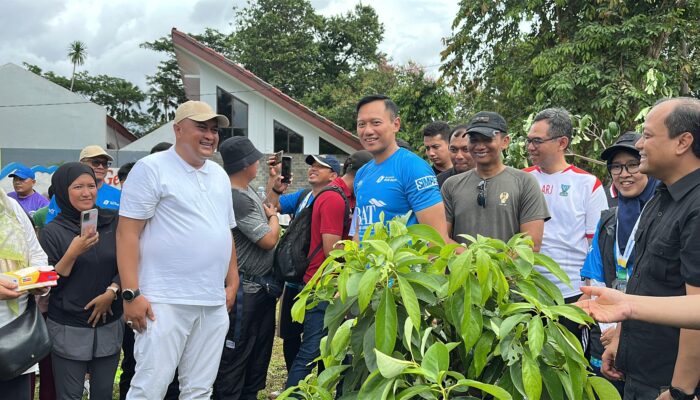 Bupati Bogor dan Menko AHY Tanam Pohon di Cibinong, Dorong Pembangunan Berkelanjutan