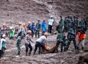 Tim Gabungan Terus Lakukan Pencarian Korban Longsor di Bandung Barat, 16 Meninggal dan 76 Masih Hilang