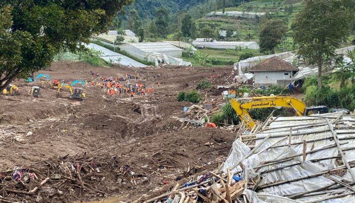 Hari Ketujuh Pencarian Longsor Pasirlangu, Basarnas Tambah Excavator, Cuaca Lebih Mendukung