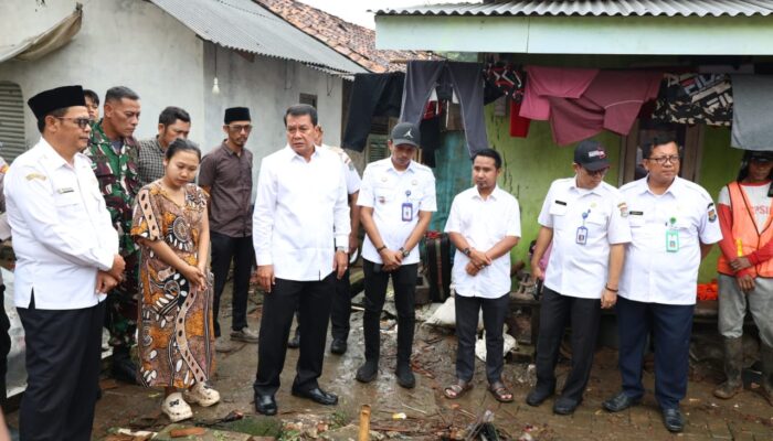Rumah Warga Roboh Diterjang Hujan dan Angin, Bupati Tangerang Turun Langsung