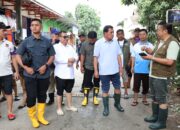 Bupati Tangerang Turun Langsung ke Lokasi Banjir Taman Cikande, Masak dan Makan Bersama Warga
