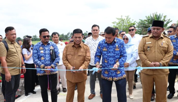 Bupati Tangerang Dampingi Gubernur Banten Resmikan Jalan Desa Badak Anom