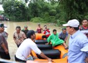 Bupati Tangerang Tinjau Banjir di Nyompok Girang, Jembatan Nyompok Girang Terendam Luapan Sungai Cidurian