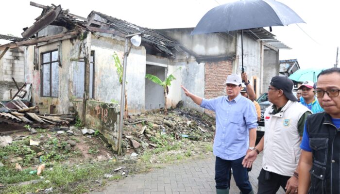 Bupati Tangerang Tinjau Lokasi Puting Beliung di Solear, 103 Rumah Warga Terdampak
