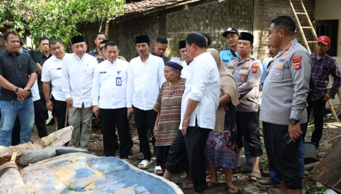 Gerak Cepat! Bupati Tangerang Pastikan Rumah Warga Korban Angin Kencang di Kresek Segera Dibangun Kembali