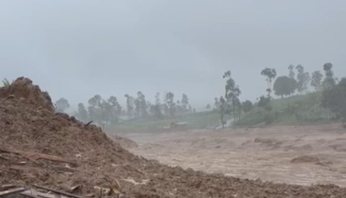 Longsor Terjang Pasirlangu KBB, 8 Warga Tewas, Puluhan Rumah Tertimbun