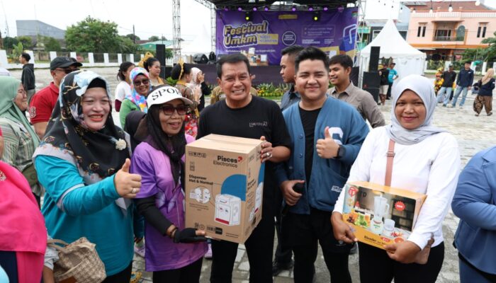 Bupati Maesyal Rasyid Tutup UMKM Ngider Kecamatan di Pasar Kemis, Dorong Ekonomi Tumbuh dari Desa