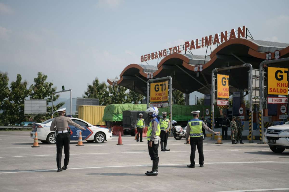 1773099613 gerbang tol palimanan pengawasan selama mudik 2021
