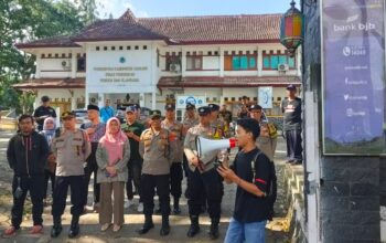 Desak Transparansi Tunjangan Guru, Barisan Rakyat Lawan Ketidakadilan Gelar Aksi di Disdikpora Cianjur 7 IMG 20260312 WA0018