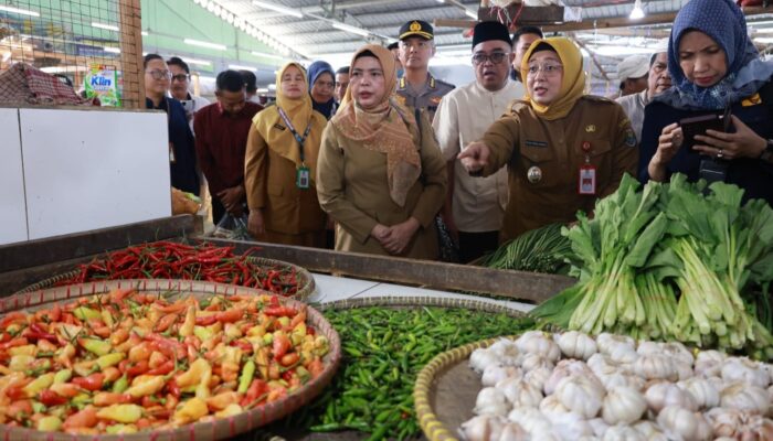 Wabup Tangerang Intan Nurul Hikmah Monitoring Harga Pangan di Pasar Cisoka, Cabai Rawit Tembus Rp100 Ribu per Kg