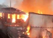 Kebakaran Subuh di Pasekon Cipanas, 11 Rumah Warga Ludes Dilalap Api