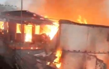 Kebakaran Subuh di Pasekon Cipanas, 11 Rumah Warga Ludes Dilalap Api 8 Kebakaran menghanguskan sedikitnya 11 rumah warga di Kampung Pasekon, Desa Cipanas, Kecamatan Cipanas, Kabupaten Cianjur, Sabtu (28/3/2026) sekitar pukul 05.00 WIB.