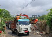Pemkab Bogor Kerahkan Puluhan Truk Tangani Tumpukan Sampah Liar di Desa Kopo Cisarua