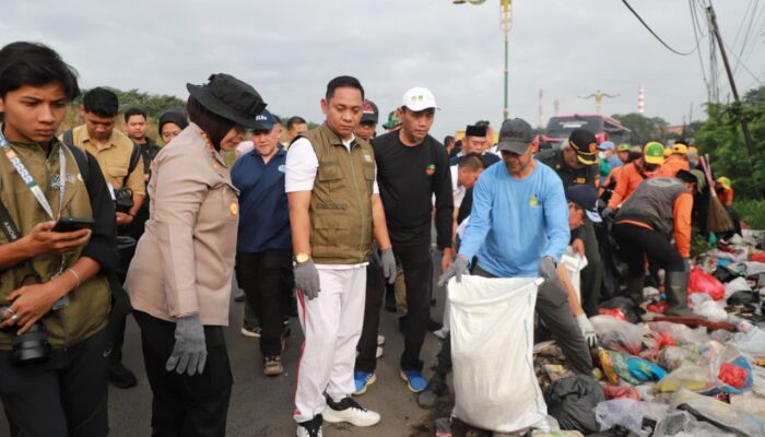Korve Massal di Kalimalang, Plt Bupati Bekasi dan Menteri LH Tegaskan Sanksi Tegas Buang Sampah Sembarangan