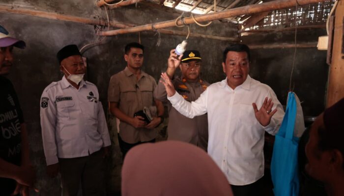 Bupati Tangerang Tinjau Rumah Kumuh di Pakuhaji, Beri Bantuan Pembangunan Rumah Layak Huni