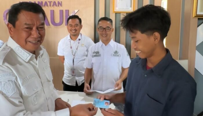 Bupati Tangerang Sidak Layanan KTP di Cisauk, Warga Akui Proses Cuma 30 Menit
