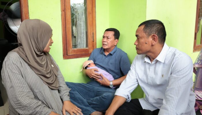 Bupati Tangerang Kunjungi Bayi yang Diberi Nama Moch. Maesyal Rasyid di Sepatan