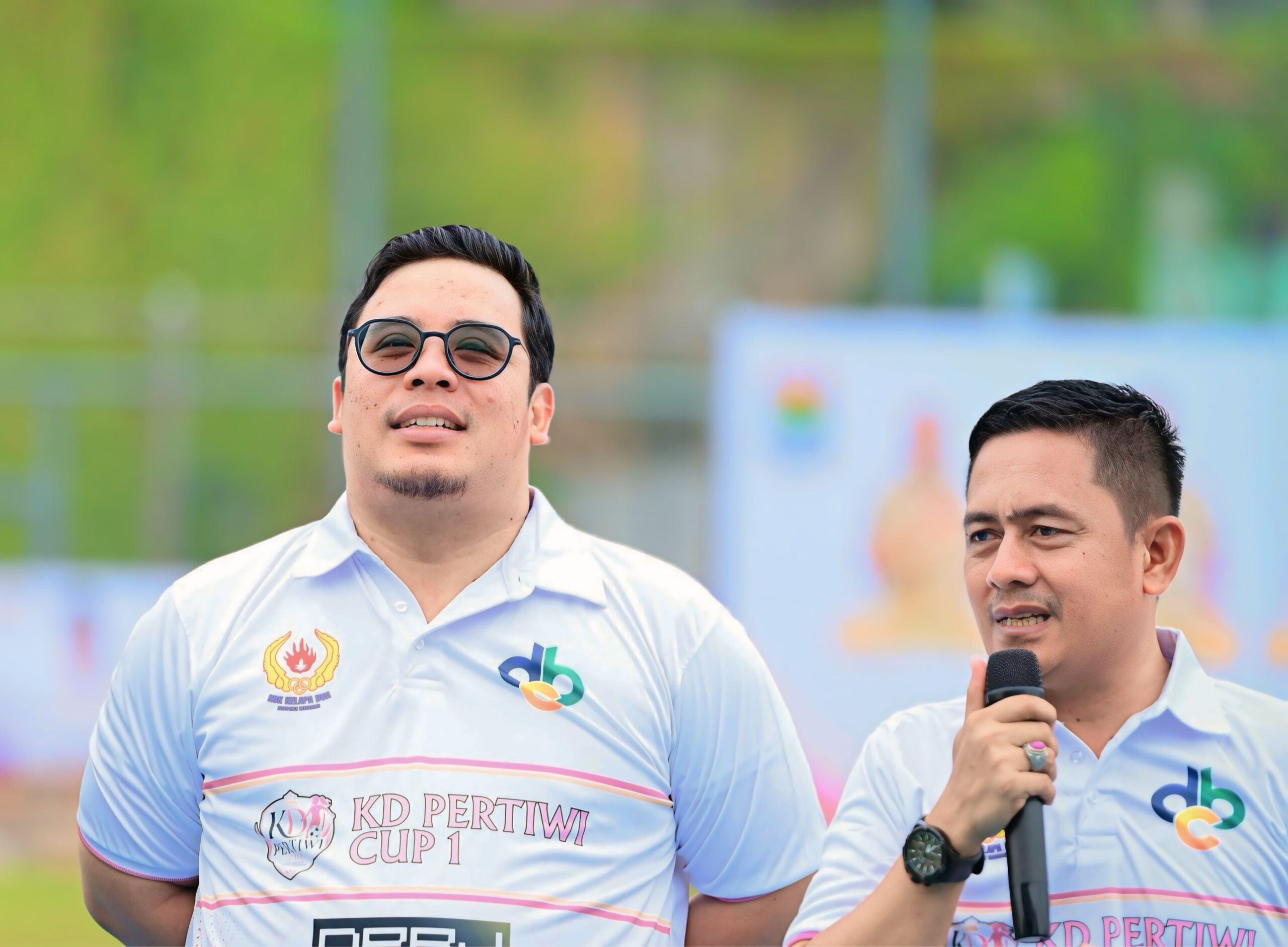Syukur Memayungi Kelapa Dua, KD PERTIWI Cup 1 Resmi Dibuka Meriah di Stadion Mini Kelapa Dua 2 Poto Istimewa Camat Kelapa Dua Dadang Sudrajat, S.Sos., M.M., M.Si., dan Sekretaris Camat Kelapa Dua Dwi Chandra Budiman, S.STP, M.Si.