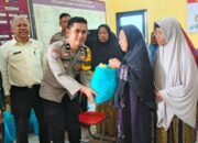 Pemdes Ancol Pasir Salurkan Bantuan Sembako untuk Lansia dan Warga Kurang Mampu