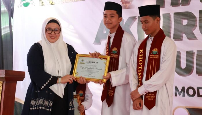 Wabup Tangerang Hadiri Wisuda Tahfidz Daarul Hikmah Sukadiri, Dorong Santri Raih Beasiswa hingga Kuliah ke Mesir