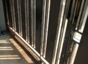 Diduga Kembali Beroperasi, Kios yang Sempat Dipasangi Police Line di Cipatat Masih Layani Penjualan Obat Keras Golongan G
