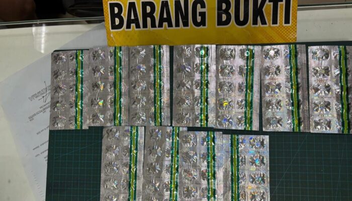 Satresnarkoba Polresta Tangerang Tangkap Dua Pemuda, Sita Ratusan Butir Obat Keras Ilegal