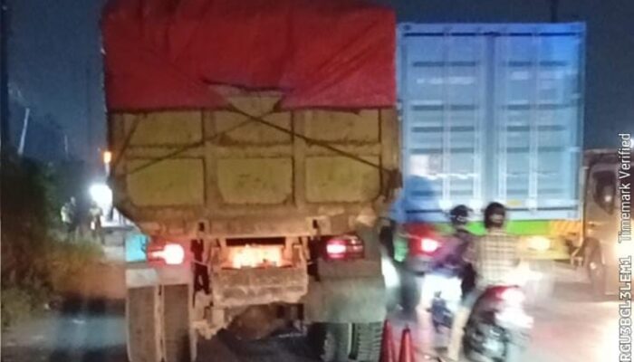 Motor Tabrak Dump Truck Tronton di Balaraja, Seorang Perempuan Tewas dan Pengendara Luka Berat