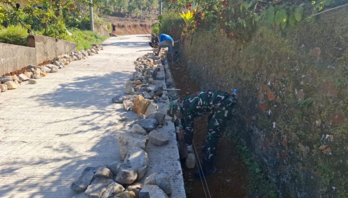 Satgas TMMD Ke-129 Kodim 0608/Cianjur Genjot Pembangunan TPT dan Jalan di Kampung Sindang Kasih
