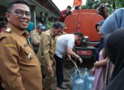 Bupati Tangerang dan Gubernur Banten Salurkan Bantuan Air Bersih untuk Warga Terdampak Kekeringan di Tigaraksa