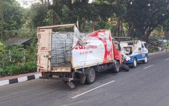 Truk Ekspedisi Terguling di Cibinong, Satlantas Polres Bogor Gerak Cepat Evakuasi, Arus Lalu Lintas Kembali Normal