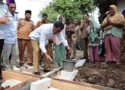 Bupati Tangerang Letakkan Batu Pertama Pembangunan Empat Rumah Tidak Layak Huni (RTLH) di Sindang Jaya