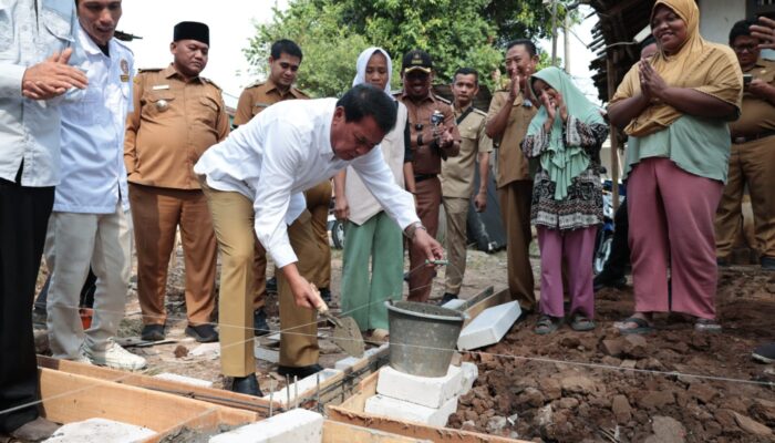 Bupati Tangerang Letakkan Batu Pertama Pembangunan Empat Rumah Tidak Layak Huni (RTLH) di Sindang Jaya