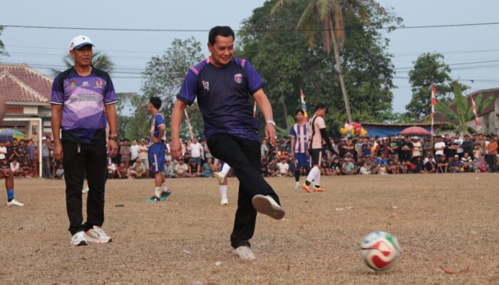 Tutup Kompetisi Sepak Bola Antar-RT di Rancabuaya, Bupati Tangerang Tekankan Sportivitas dan Persatuan