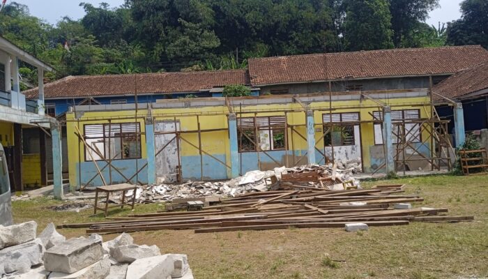 Kepala SMPS Mujahidin Diduga Hindari Konfirmasi Wartawan Terkait Program Revitalisasi Sekolah