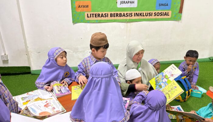 Siswa SDIT Ihsan Albana Antusias Kenal Dunia Perpustakaan, Belajar Literasi Sambil Bermain